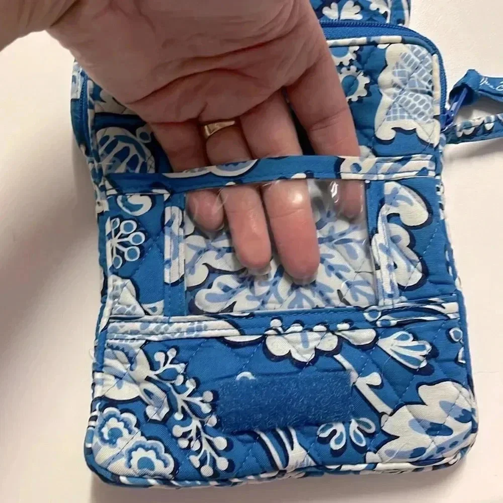 Imperfect Vera Bradley blue white paisley print crossbody‎ purse clean inside